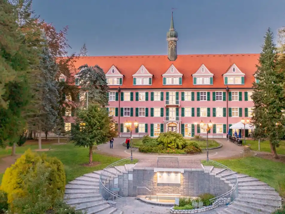 Das Bild zeigt die Schloss-Klinik Sonnenbühl. 
